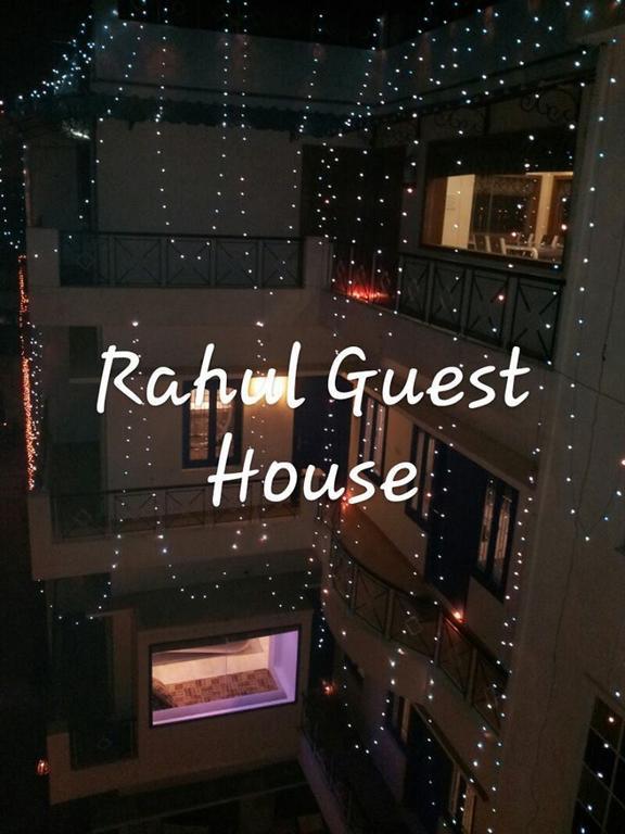 ורנאסי Rahul Guest House מראה חיצוני תמונה